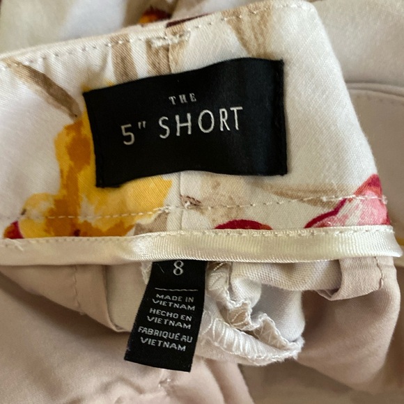 White House Black Market 5” Shorts - Picture 5 of 6